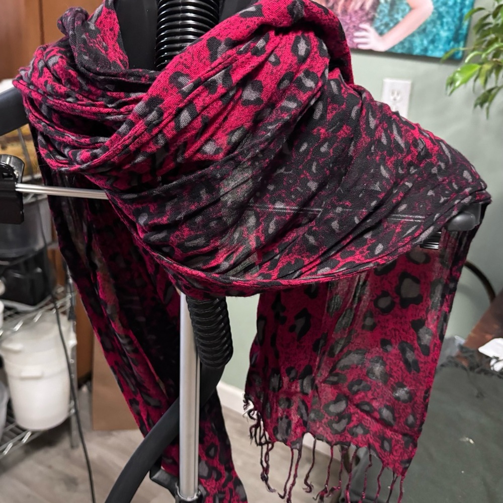 Fun red and black scarf, cotton blend, super soft and light, good condition